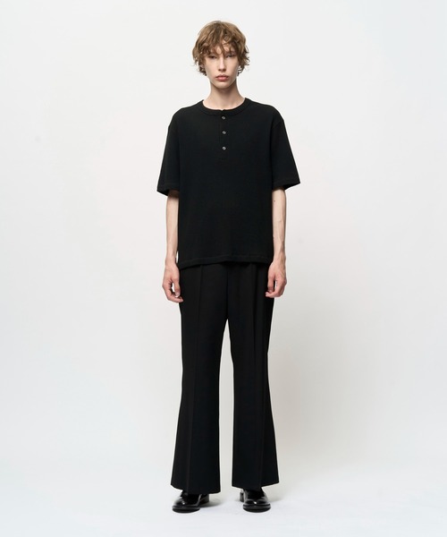 Juha(ユハ)の「SOFT WAFFLE HENLEY(Tシャツ/カットソー・メンズ・ブラック/ホワイト/グレイッシュベージュ・4/3)」の8枚目の写真