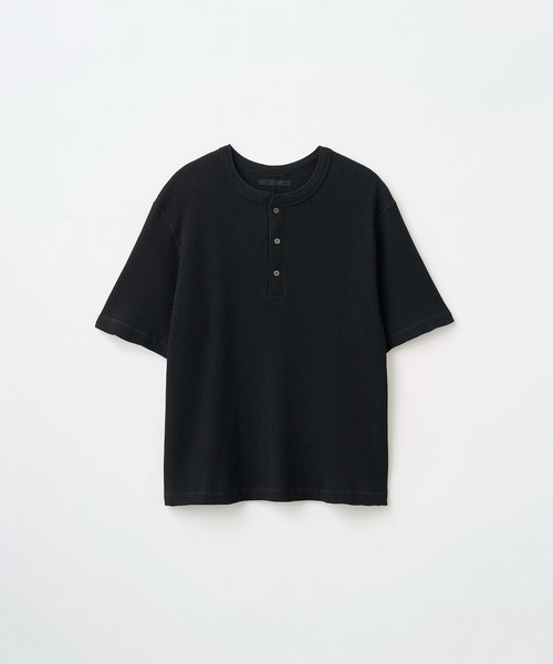 Juha(ユハ)の「SOFT WAFFLE HENLEY(Tシャツ/カットソー・メンズ・ブラック/ホワイト/グレイッシュベージュ・4/3)」の4枚目の写真