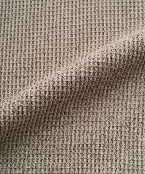 Juha(ユハ)の「SOFT WAFFLE HENLEY(Tシャツ/カットソー・メンズ・ブラック/ホワイト/グレイッシュベージュ・4/3)」の18枚目の写真