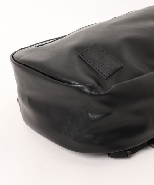 NEW ERA(ニューエラ)の「【NEW ERA/ニューエラ】ボディバッグ シンセティックレザー ブラック(ボディバッグ/ウエストポーチ・メンズ・ブラック・FREE)」の4枚目の写真