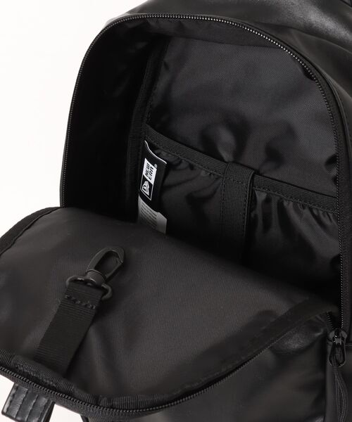 NEW ERA(ニューエラ)の「【NEW ERA/ニューエラ】ボディバッグ シンセティックレザー ブラック(ボディバッグ/ウエストポーチ・メンズ・ブラック・FREE)」の5枚目の写真