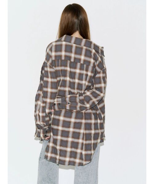 EVRIS(エヴリス)の「SUNNYオーバーサイズチェックシャツ 秋服(シャツ/ブラウス・レディース・ブラック/グレー・FREE)」の4枚目の写真
