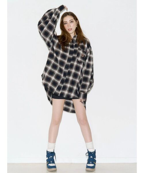 EVRIS(エヴリス)の「SUNNYオーバーサイズチェックシャツ 秋服(シャツ/ブラウス・レディース・ブラック/グレー・FREE)」の10枚目の写真