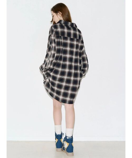 EVRIS(エヴリス)の「SUNNYオーバーサイズチェックシャツ 秋服(シャツ/ブラウス・レディース・ブラック/グレー・FREE)」の12枚目の写真
