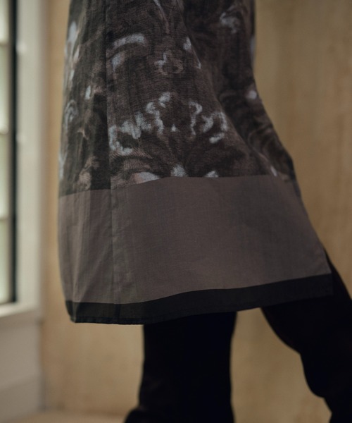 LAULEN(ローレン)の「artistic damask camisole dress /アーティスティックダマスクキャミソールドレス(ワンピース・レディース・ブラウン/グレー・S/M)」の4枚目の写真