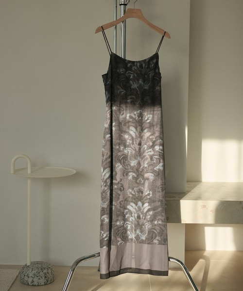 LAULEN(ローレン)の「artistic damask camisole dress /アーティスティックダマスクキャミソールドレス(ワンピース・レディース・ブラウン/グレー・S/M)」の3枚目の写真
