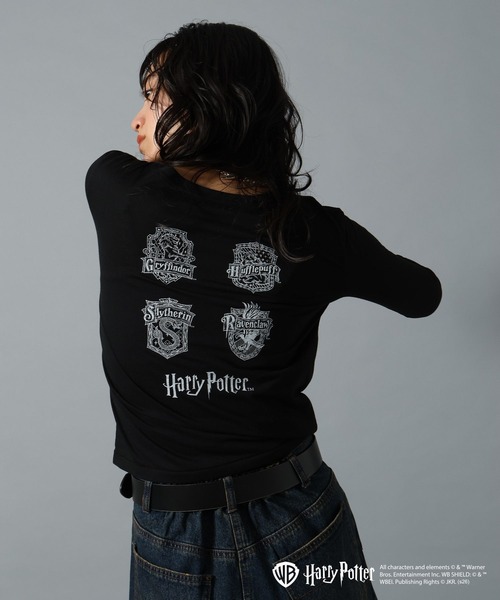 PAGEBOY(ページボーイ)の「【Harry Potter(ハリー・ポッター)】ホグワーツエンブレムシアーロンT(Tシャツ/カットソー・レディース・グレー/ブラック・FREE)」の1枚目の写真
