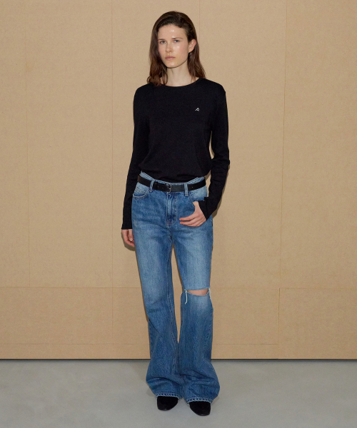 LEVAR（レバー）の「Raw-cut Relaxed Boots Cut Denim - Dark Blue（デニムパンツ・レディース・その他・SMALL/MEDIUM/X-SMALL）」の3枚目の写真