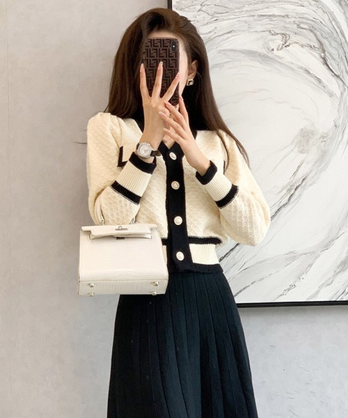 DRESS PLUS（ドレスプラス）の「バイカラーパール調ボタンVネックニットカーディガン（カーディガン/ボレロ・レディース・ホワイト・フリー）」の5枚目の写真