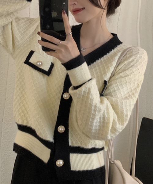 DRESS PLUS（ドレスプラス）の「バイカラーパール調ボタンVネックニットカーディガン（カーディガン/ボレロ・レディース・ホワイト・フリー）」の6枚目の写真