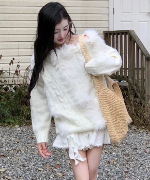 Alvia(アルビア)の「韓国風シャギーフェザー オフショル ニットトップス(ニット/セーター・レディース・ブラック/ホワイト・M)」の4枚目の写真