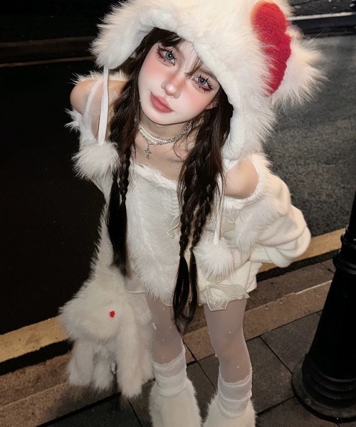 Alvia(アルビア)の「韓国風シャギーフェザー オフショル ニットトップス(ニット/セーター・レディース・ブラック/ホワイト・M)」の7枚目の写真