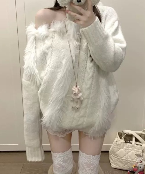 Alvia(アルビア)の「韓国風シャギーフェザー オフショル ニットトップス(ニット/セーター・レディース・ブラック/ホワイト・M)」の11枚目の写真