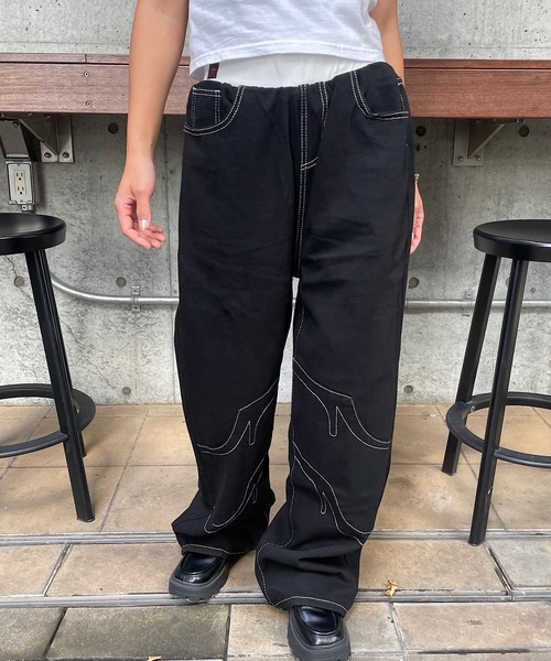 ROGER AND RAW（ロジャーアンドロウ）の「ダブルウエストデニムワイドパンツ（デニムパンツ・レディース・ブラック/ブルー・SMALL/MEDIUM）」の18枚目の写真