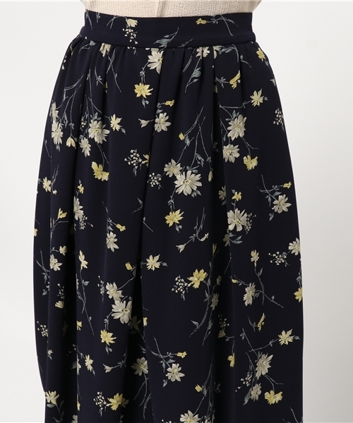 CLANE（クラネ）の「ANTIQUE FLOWER VOLUME SKIRT（スカート・レディース・ネイビー/ブラック/アイボリー・2/0/1）」の5枚目の写真