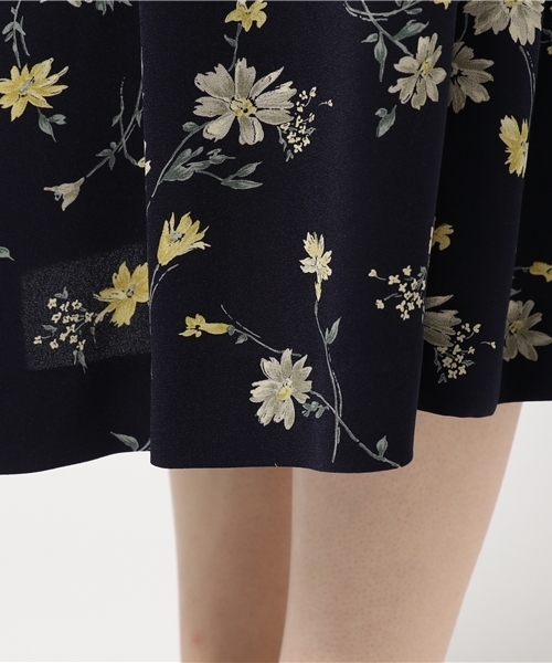 CLANE（クラネ）の「ANTIQUE FLOWER VOLUME SKIRT（スカート・レディース・ネイビー/ブラック/アイボリー・2/0/1）」の7枚目の写真