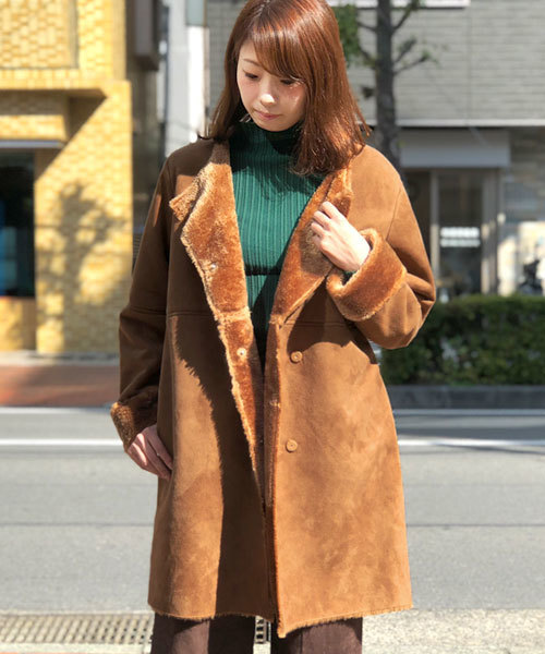 Andj アンドジェイ の ノーカラーフェイクムートンコートアウター ムートンコート Wear