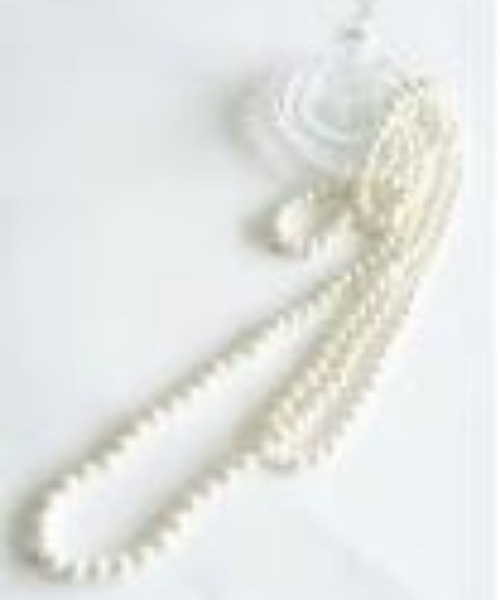 Cupid Heart（キューピッドハート）の「【Cupid Heart】結婚式アクセサリー 3連パールネックレス（ネックレス・レディース・ゴールド・MEDIUM）」の4枚目の写真