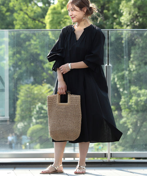 Ray BEAMS(レイビームス)の「Ray BEAMS / キャンディースリーブ ギャザー ワンピース(ワンピース・レディース・ホワイト/ブラック/ブラウン系その他5・ONE SIZE)」の4枚目の写真