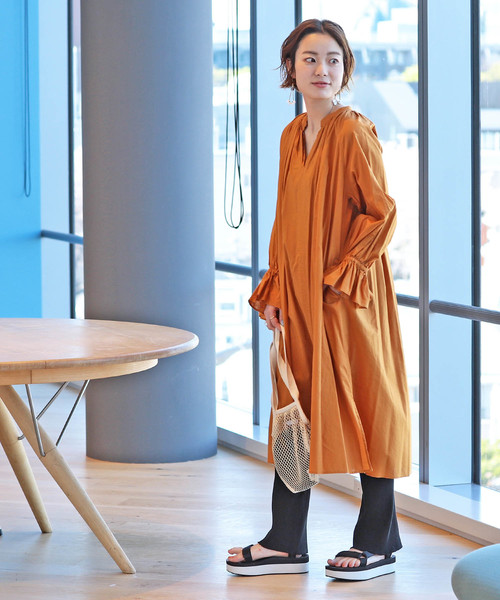 Ray BEAMS(レイビームス)の「Ray BEAMS / キャンディースリーブ ギャザー ワンピース(ワンピース・レディース・ホワイト/ブラック/ブラウン系その他5・ONE SIZE)」の3枚目の写真