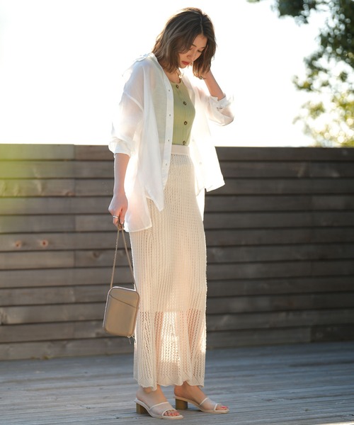 KOBE LETTUCE（コウベレタス）の「ビッグシルエットシアーシャツ（シャツ/ブラウス・レディース・ブラック/ミント/ラベンダー/オフホワイト/ライトベージュ/グリーン系その他/ブラック系その他/グレイッシュベージュ/ピンク/ホワイト/キャメル/ブルー/ホワイト系その他/パープル系その他・FREE）」の21枚目の写真