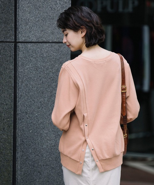 Munich（ミューニック）の「ストレッチサーマル　Vネックプルオーバー（Tシャツ/カットソー・レディース・グレイッシュベージュ/ホワイト/ブラック/ピンク/グリーン・FREE）」の6枚目の写真