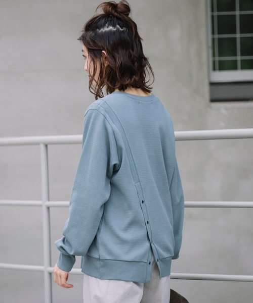 Munich（ミューニック）の「ストレッチサーマル　Vネックプルオーバー（Tシャツ/カットソー・レディース・グレイッシュベージュ/ホワイト/ブラック/ピンク/グリーン・FREE）」の7枚目の写真