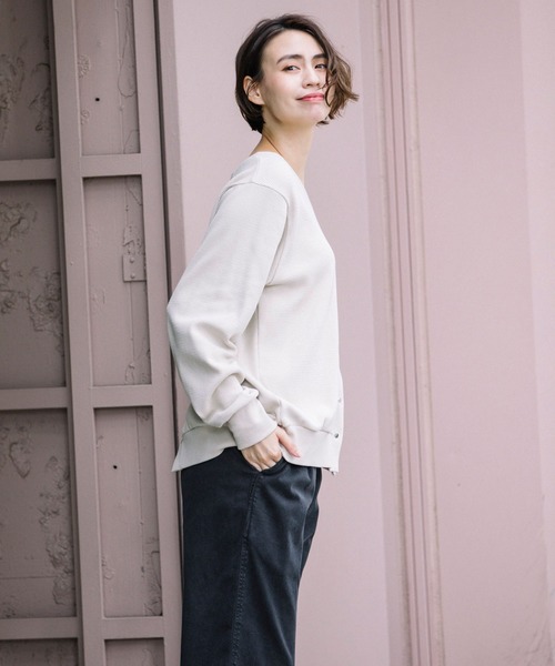 Munich（ミューニック）の「ストレッチサーマル　Vネックプルオーバー（Tシャツ/カットソー・レディース・グレイッシュベージュ/ホワイト/ブラック/ピンク/グリーン・FREE）」の13枚目の写真