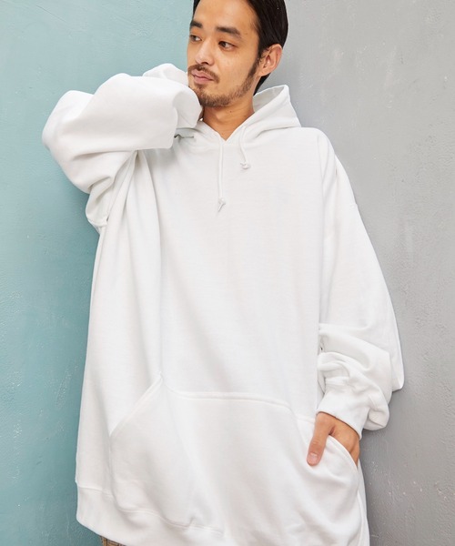 unrelaxing（アンリラクシング）の「オーバーサイズビッグスウェットパーカー ビッグシルエットフードトレーナー（パーカー・メンズ・ネイビー/ブルー系その他/ピンク系その他2/サックスブルー/レッド系その他4/ワイン/ブラック系その他3/ブラック/ホワイト系その他4/ホワイト/ブラック系その他/ホワイト系その他/ブルー系その他6/レッド系その他2/ホワイト系その他3/レッド/ベージュ/グレー/グリーン/ライトピンク/ブルー系その他4/レッド系その他3/パープル/ピンク系その他/オレンジ/ブルー系その他3/ホワイト系その他2/ブラック系その他4/ピンク系その他3・LARGE/MEDIUM/X-LARGE/SMALL）」の2枚目の写真