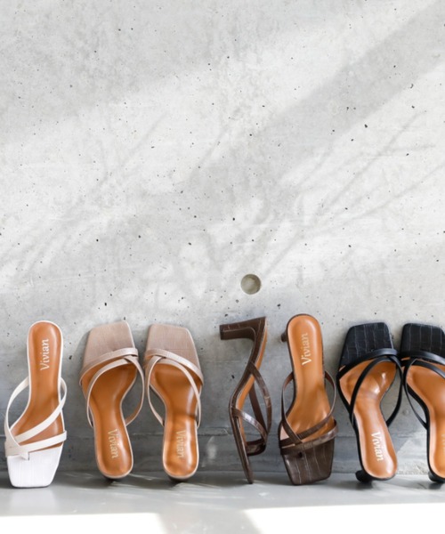 VIVIAN（ヴィヴィアン）の「スクエアトゥアシメ華奢ストラップトングサンダル（サンダル・レディース・ブラック/グレー系その他7/ダークブラウン/アイボリー・L/S/M/LL）」の5枚目の写真