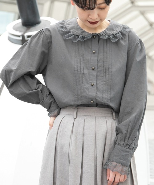kutir（クティール）の「レース襟ピンタックブラウス（シャツ/ブラウス・レディース・ホワイト/チャコールグレー・FREE）」の2枚目の写真