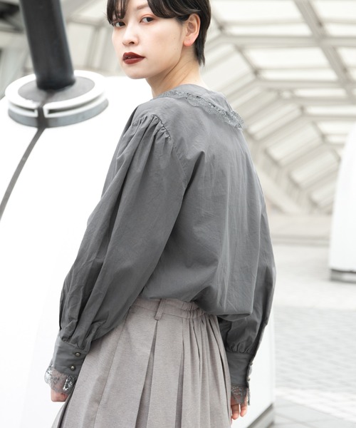 kutir（クティール）の「レース襟ピンタックブラウス（シャツ/ブラウス・レディース・ホワイト/チャコールグレー・FREE）」の7枚目の写真