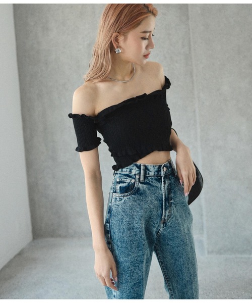 ANAP（アナップ）の「シャーリングオフショルトップス（Tシャツ/カットソー・レディース・ブラック/オフホワイト/ライトベージュ・FREE）」の2枚目の写真