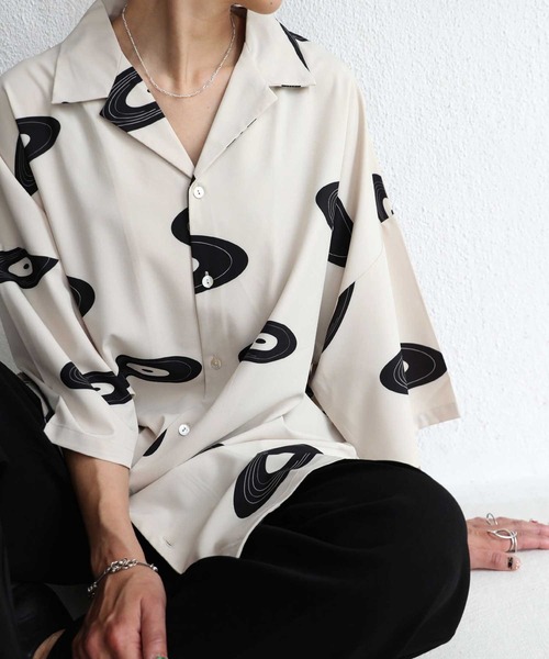 antiqua（アンティカ）の「一点投入で映える！レトロレコード柄シャツ（シャツ/ブラウス・レディース・ホワイト系その他/ブラウン系その他/グリーン系その他/ブルー系その他/ホワイト系その他2/ホワイト系その他3/ブラウン系その他2・M/L/L/XL）」の3枚目の写真