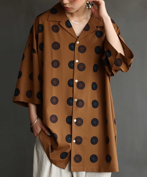 antiqua（アンティカ）の「一点投入で映える！レトロレコード柄シャツ（シャツ/ブラウス・レディース・ホワイト系その他/ブラウン系その他/グリーン系その他/ブルー系その他/ホワイト系その他2/ホワイト系その他3/ブラウン系その他2・M/L/L/XL）」の6枚目の写真