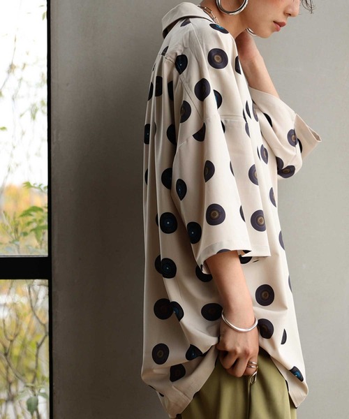 antiqua（アンティカ）の「一点投入で映える！レトロレコード柄シャツ（シャツ/ブラウス・レディース・ホワイト系その他/ブラウン系その他/グリーン系その他/ブルー系その他/ホワイト系その他2/ホワイト系その他3/ブラウン系その他2・M/L/L/XL）」の8枚目の写真