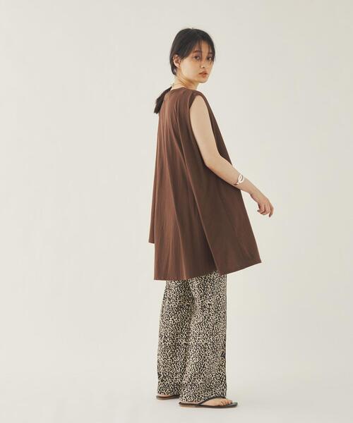 EMMEL REFINES（エメルリファインズ）の「＜ EMMEL REFINES（エメル リファインズ） ＞アシメ ノースリーブ フレアカット －手洗い可能－（タンクトップ・レディース・ホワイト/ブラック/ダークブラウン・FREE）」の10枚目の写真