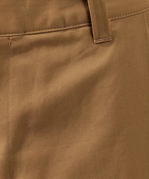 TOMORROWLAND （トゥモローランド）の「ギザコットン 2プリーツツイルシンメトリータックパンツ（その他パンツ・メンズ・キャメル・S/M/XS）」の5枚目の写真