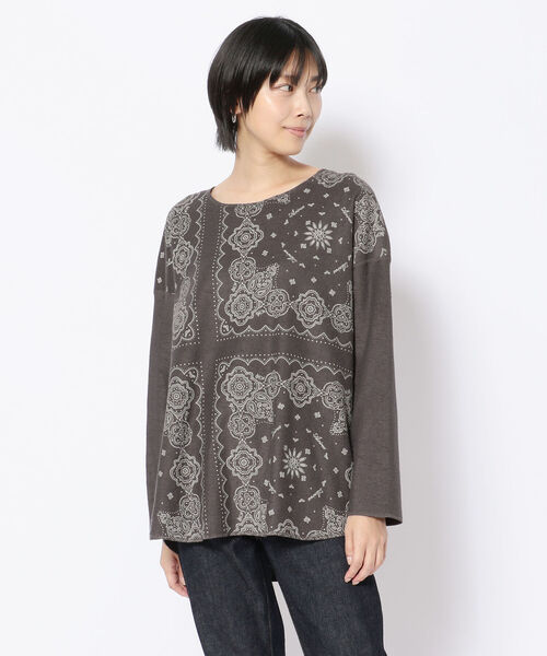 AVIREX(アヴィレックス)の「リバーシブルバンダナプルオーバー/ REVERSIBLE BANDANA PULLOVER(Tシャツ/カットソー・レディース・アイボリー/チャコール・FREE)」の1枚目の写真