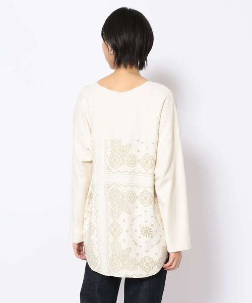 AVIREX(アヴィレックス)の「リバーシブルバンダナプルオーバー/ REVERSIBLE BANDANA PULLOVER(Tシャツ/カットソー・レディース・アイボリー/チャコール・FREE)」の4枚目の写真