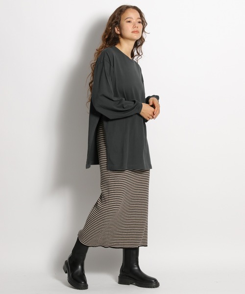 niko and...（ニコアンド）の「袖タックロングスリットプルオーバー（Tシャツ/カットソー・レディース・オフホワイト/チャコール・MEDIUM/LARGE）」の3枚目の写真