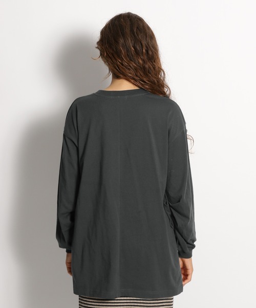 niko and...（ニコアンド）の「袖タックロングスリットプルオーバー（Tシャツ/カットソー・レディース・オフホワイト/チャコール・MEDIUM/LARGE）」の6枚目の写真