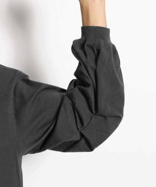 niko and...（ニコアンド）の「袖タックロングスリットプルオーバー（Tシャツ/カットソー・レディース・オフホワイト/チャコール・MEDIUM/LARGE）」の9枚目の写真