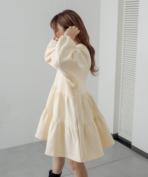 RASVOA(ラスボア)の「ボリュームティアードワンピース(ワンピース・レディース・ブラック/グレー/サックスブルー/アイボリー・FREE)」の17枚目の写真