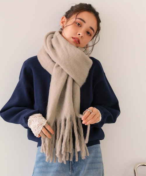 titivate(ティティベイト)の「ボリュームマフラー/ストール(マフラー・レディース・アイボリー/ブラック/ライトカーキ/ピンクベージュ/モカ/グリーン/レッド/チャコール/オレンジ/イエロー/ブルー/ライトベージュ/レッド系その他・FREE)」の5枚目の写真