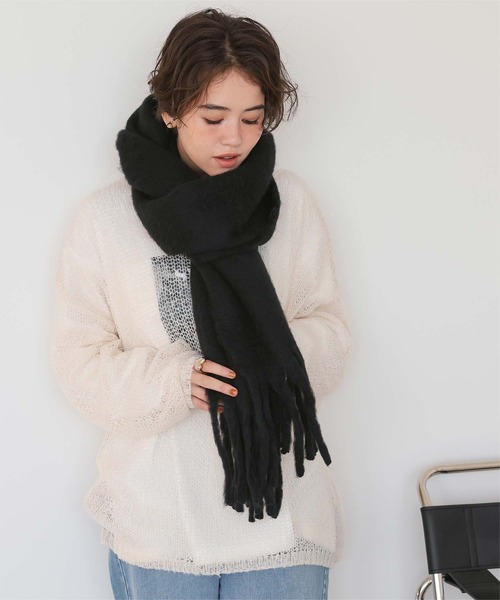 titivate(ティティベイト)の「ボリュームマフラー/ストール(マフラー・レディース・アイボリー/ブラック/ライトカーキ/ピンクベージュ/モカ/グリーン/レッド/チャコール/オレンジ/イエロー/ブルー/ライトベージュ/レッド系その他・FREE)」の2枚目の写真