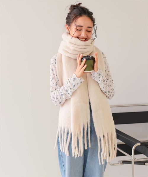 titivate(ティティベイト)の「ボリュームマフラー/ストール(マフラー・レディース・アイボリー/ブラック/ライトカーキ/ピンクベージュ/モカ/グリーン/レッド/チャコール/オレンジ/イエロー/ブルー/ライトベージュ/レッド系その他・FREE)」の19枚目の写真