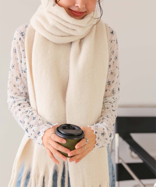 titivate(ティティベイト)の「ボリュームマフラー/ストール(マフラー・レディース・アイボリー/ブラック/ライトカーキ/ピンクベージュ/モカ/グリーン/レッド/チャコール/オレンジ/イエロー/ブルー/ライトベージュ/レッド系その他・FREE)」の21枚目の写真