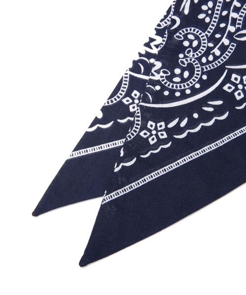 NANO universe（ナノユニバース）の「バンダナプリントスカーフ（マフラー・メンズ・ボルドー/ネイビー・FREE）」の3枚目の写真