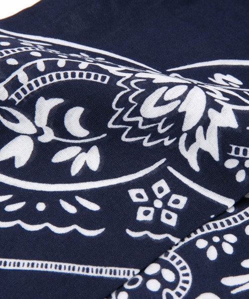 NANO universe（ナノユニバース）の「バンダナプリントスカーフ（マフラー・メンズ・ボルドー/ネイビー・FREE）」の4枚目の写真